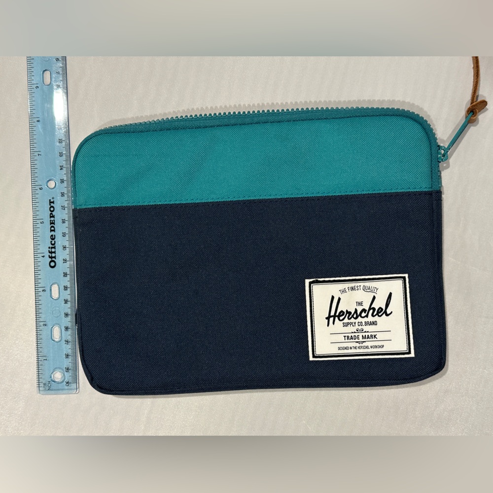 Herschel Supply Company Navy and Teal Pouch
